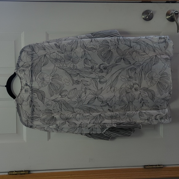 A New Day Sheer Layering Top - Picture 4 of 5